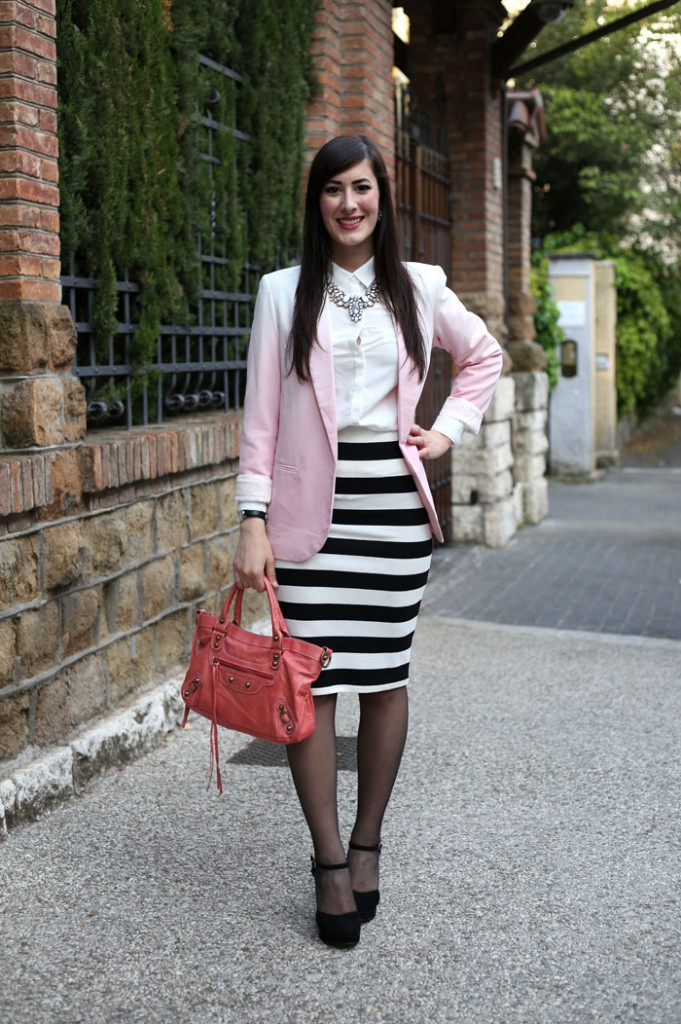 Bianco nero e rosa un outfit elegante con gonna a tubino 