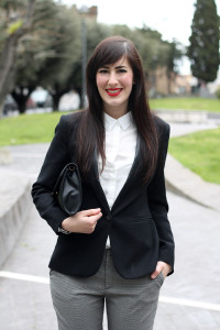 outfit pasqua garçonne boyish elegante camicia bianca blazer