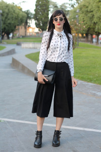 outfit pantaloni culotte cut out boots