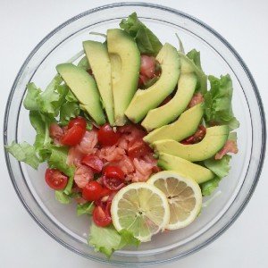 insalata estiva salmone avocado