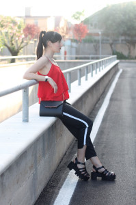 outfit estivo rosso nero sandali ragno track sole cult shoes