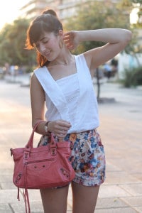 outfit carino estate contro il caldo shorts top sandali ragnetto