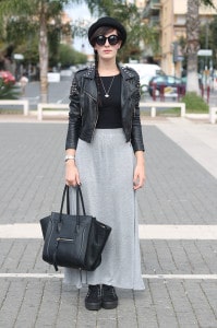 outfit gonna lunga grigia crop top nero bombetta