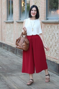 outfit pantaloni culotte sandali gioiello top off the shoulder