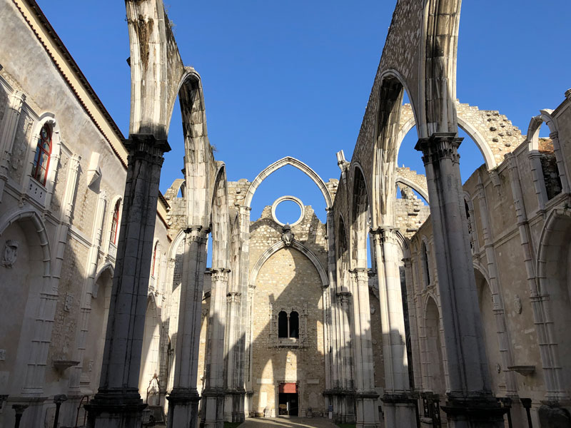 Cosa vedere a Lisbona chiesa do carmo 