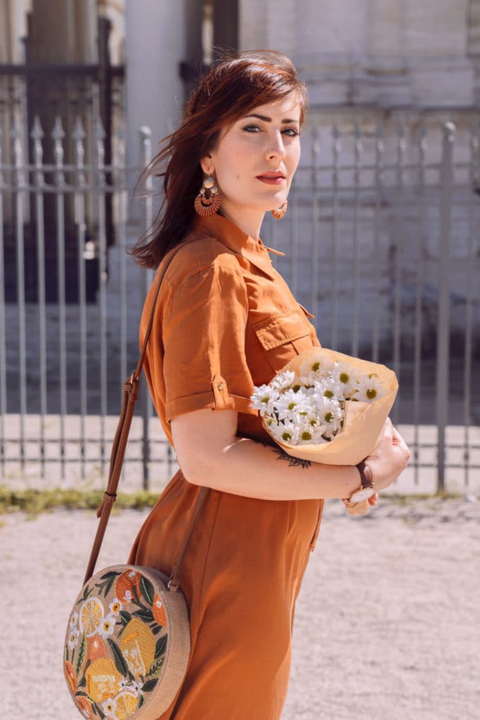 abito sahariano in stile Urban Safari con borsa rotonda Accessorize 